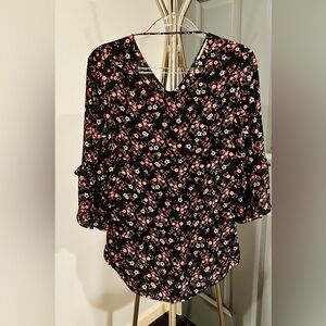 DR2 Black‎ Floral Print Bell Sleeve Blouse